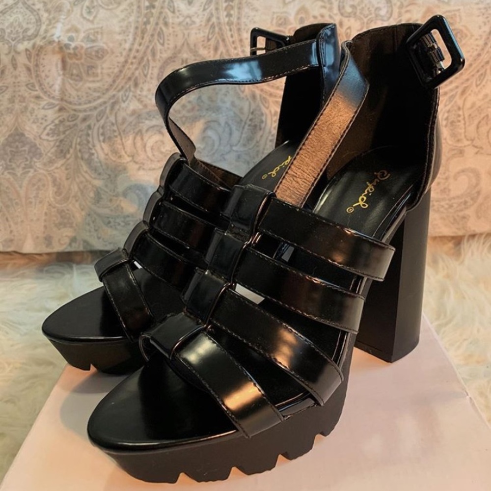 BLACK WEDGE HEELS WITH FRONT PLATFORM!!